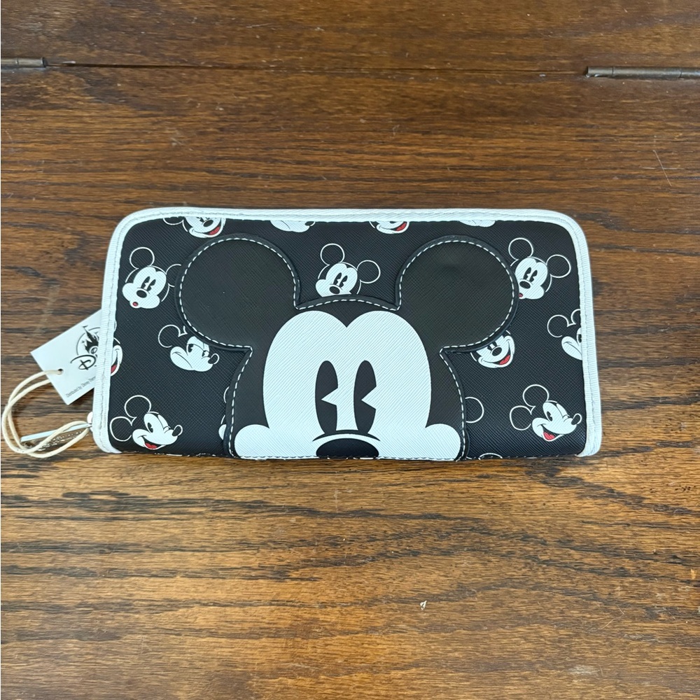 Disney Parks Exclusive Mickey Mouse Loungefly Wallet‎